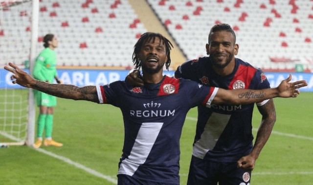 球速体育- 拉齐奥体育总监表态，全力续约当家射手  