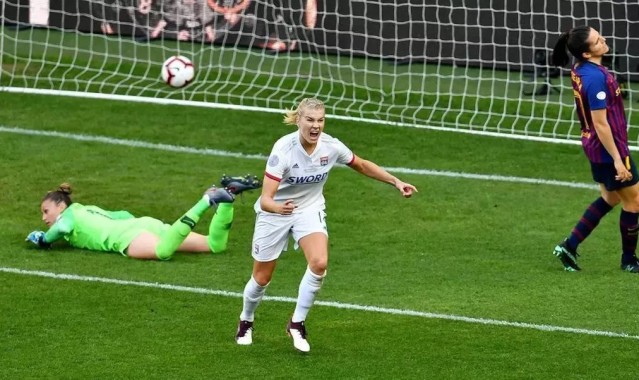  里昂女足四连冠创历史新纪录  