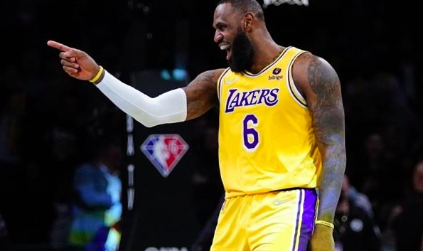  快船乔治复出首战砍下28+8+6  