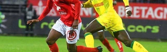  布雷斯特vs巴黎冲突不断，下半场多次中断比赛  