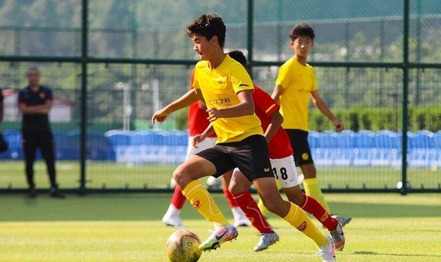  兰斯青春风暴席卷赛场，U23小将包办三粒进球  