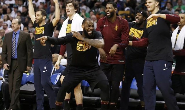  米切尔首节二十一分定基调，骑士大胜尼克斯冲击附加赛