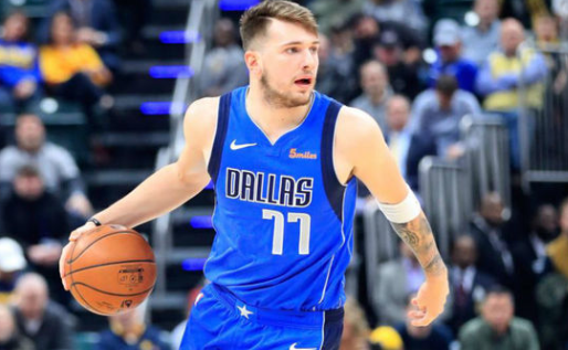  东契奇三双助独行侠，终结快船连胜  