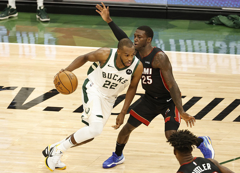  字母哥狂砍四十一分雄鹿轻取公牛显霸主本色