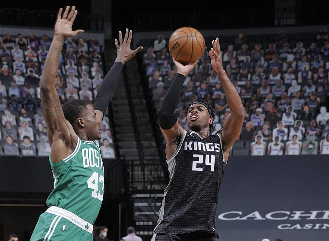  福克斯准三双国王爆冷击败掘金终结对手连胜