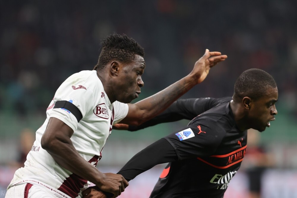  AC米兰凭借吉鲁头槌，一比零力克那不勒斯缩小分差  